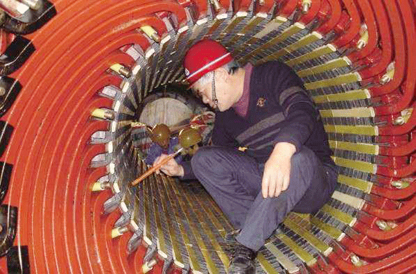 西安泰富西瑪電機(jī)吳高治、劉長(zhǎng)安、張衛(wèi)華榮獲西安市勞動(dòng)模范榮譽(yù)稱號(hào)。