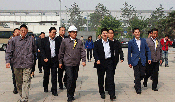西安市委常委、常務(wù)副市長岳華峰蒞臨西瑪電機調(diào)研指導(dǎo)。