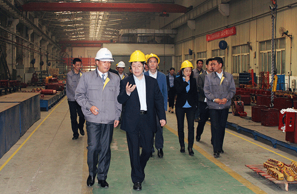 西安市委常委、常務(wù)副市長岳華峰蒞臨西瑪電機調(diào)研指導(dǎo)。